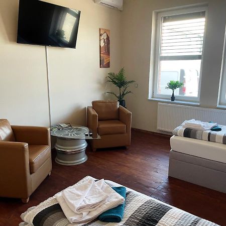 Dz Appartements - Ferienwohnung Mit Klimaanlage, Whirlpool Und Freiem Wlan - Ruhige, Zentrale Lage In Wittenberge Esterno foto
