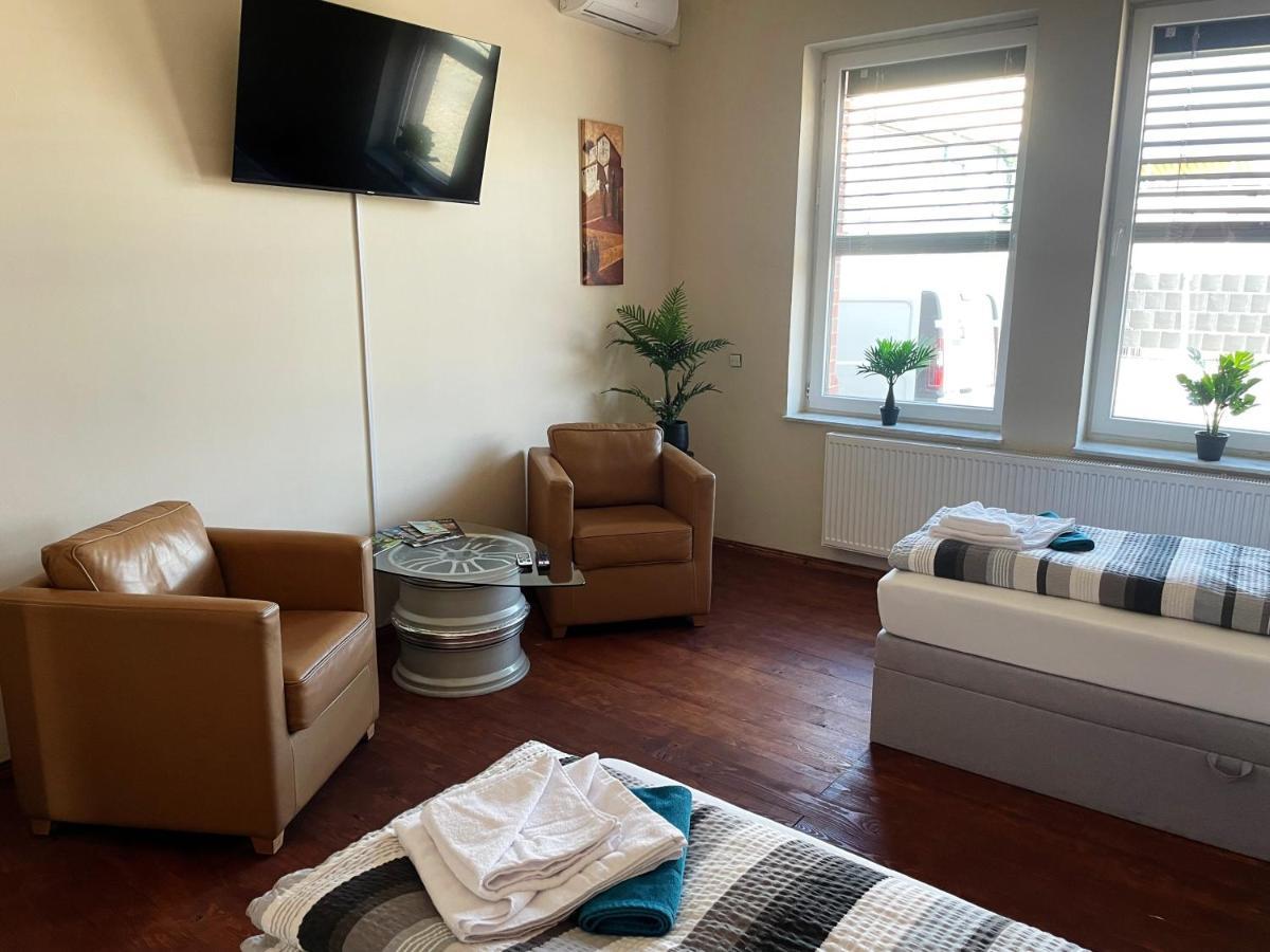 Dz Appartements - Ferienwohnung Mit Klimaanlage, Whirlpool Und Freiem Wlan - Ruhige, Zentrale Lage In Wittenberge Esterno foto